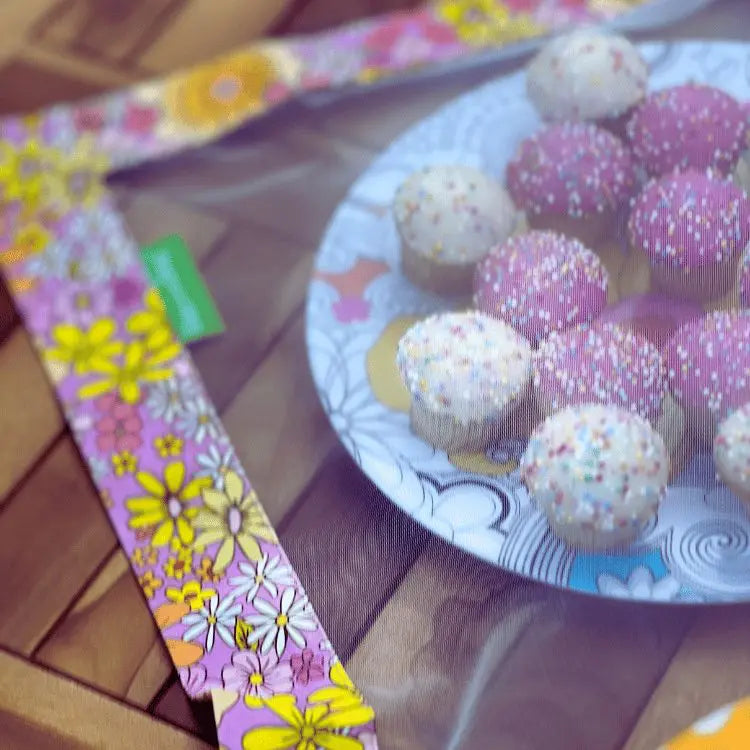 Mill & Hide - Glass On The Grass - Shoofly Platter Size Food Cover