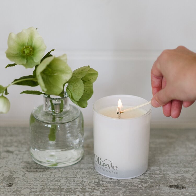 Soy &amp; Olive Oil Candle - Amber &amp; Lotus Blossom