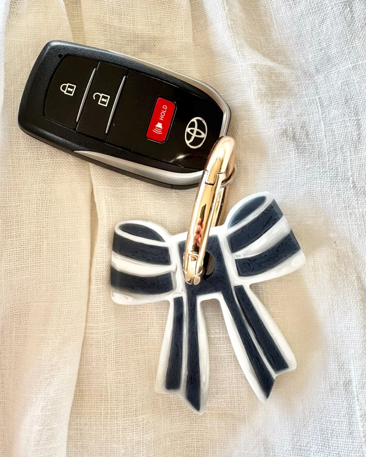 Mill & Hide - Greenwood Designs - Stripey Bow Resin Keyring